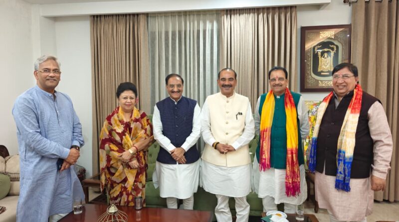 पूर्व मुख्यमंत्री डॉ. निशंक के दिल्ली आवास पर दिग्गजों का मंथन