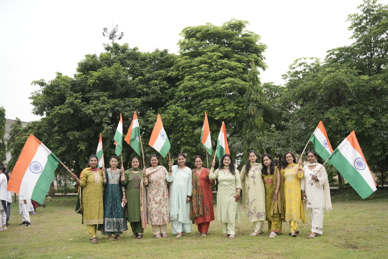 स्पर्श हिमालय विश्वविद्यालय में हर्षोल्लास के साथ मनाया गया स्वतंत्रता दिवस समारोह